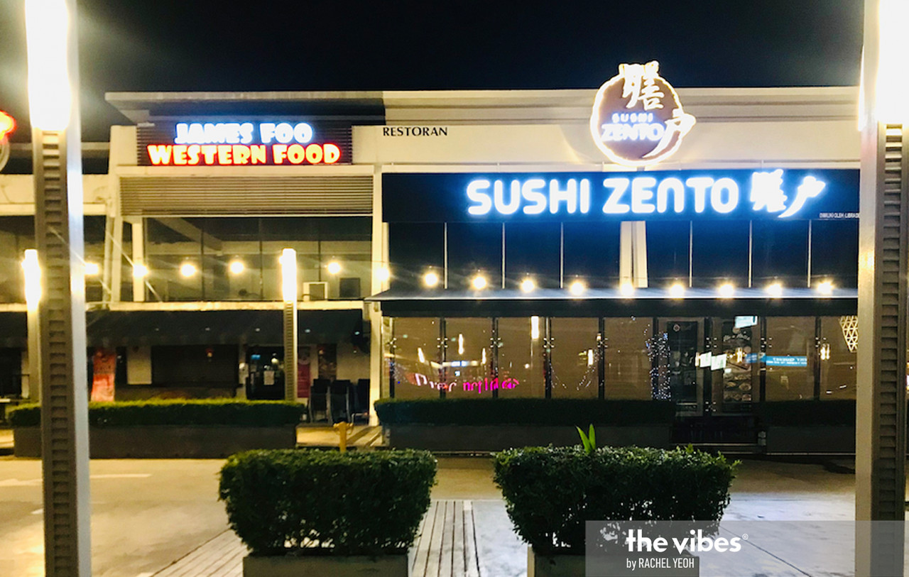 The usually bustling Tg Tokong dining and entertainment area in Penang paints an eerie picture during the MCO as eateries are forced to close earlier than usual to curb the spread of Covid-19. – RACHEL YEOH/The Vibes pic, January 24, 2021