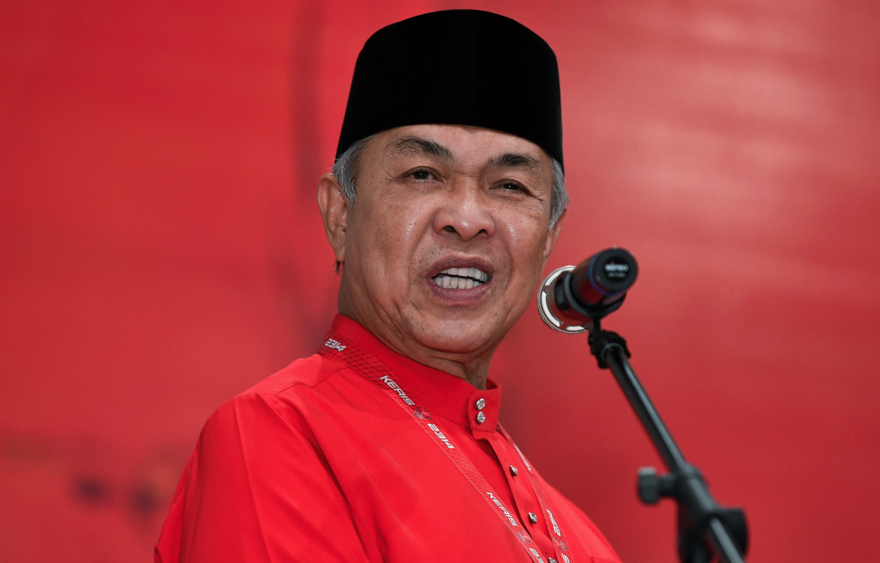 The recent jab by Umno’s president Datuk Seri Ahmad Zahid Hamidi (pic) against Muda and its recent blunders could suggest Umno feels threatened by their inclusion, says Nusantara Academy for Strategic Research senior fellow Prof Azmi Hassan. – Bernama pic, February 18, 2022