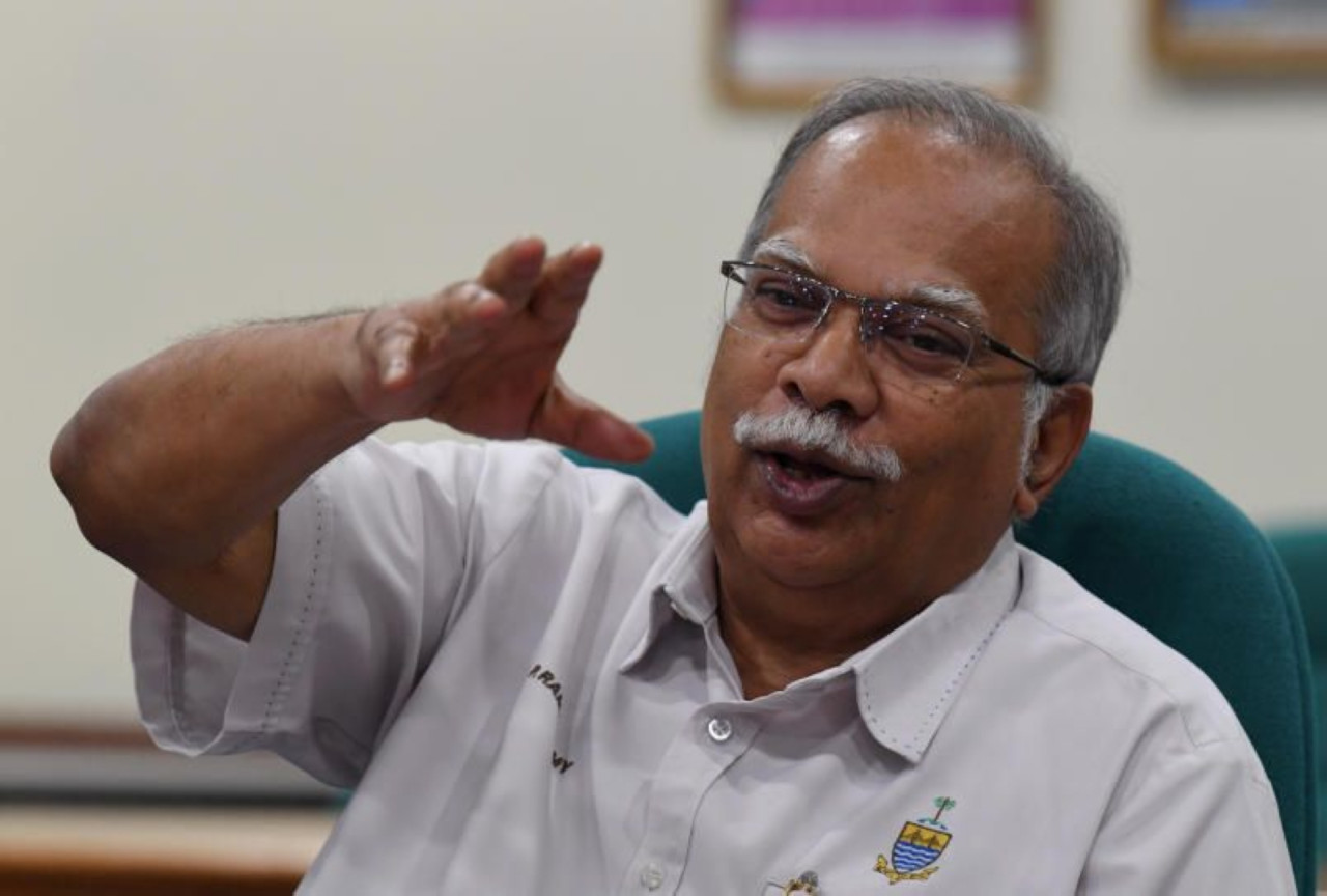 Datuk Hashim Jasin (pic) has pointed to comments by Penang Chief Minister II P. Ramasamy questioning Umno’s actions as a sign of infighting within the unity government. – Bernama pic, March 7, 2023