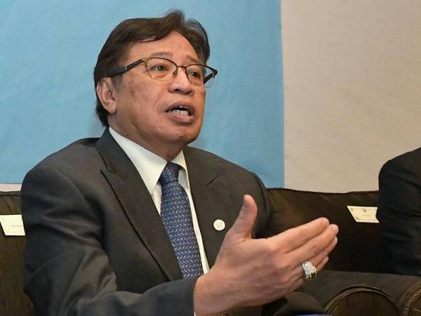 Gabungan Parti Sarawak chairman Tan Sri Abang Johari Openg was slammed for quickly dissolving the state assembly, the very same day the King announced the lifting of the emergency in the state. – Bernama pic, November 14, 2021
