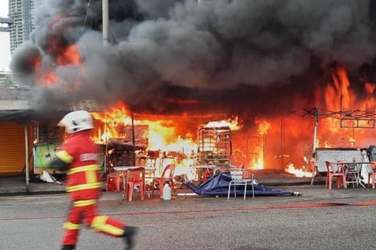 The Fire and Rescue Department says teams have been dispatched from Keramat, Setapak, KLCC, Hang Tuah and Wangsa Maju stations. – Bomba pic, March 17, 2021