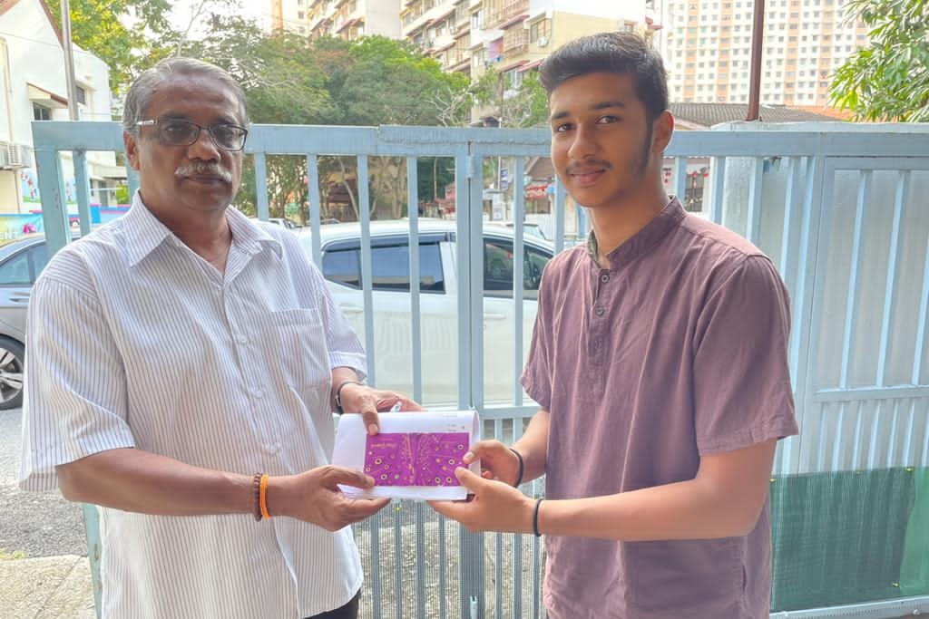 Penang Hindu Association president P. Murugiah hands out financial aid to a university student. The association has assisted more than 50 such students who needed funds to complete their studies. – Pic courtesy of Penang Hindu Association, March 25, 2021