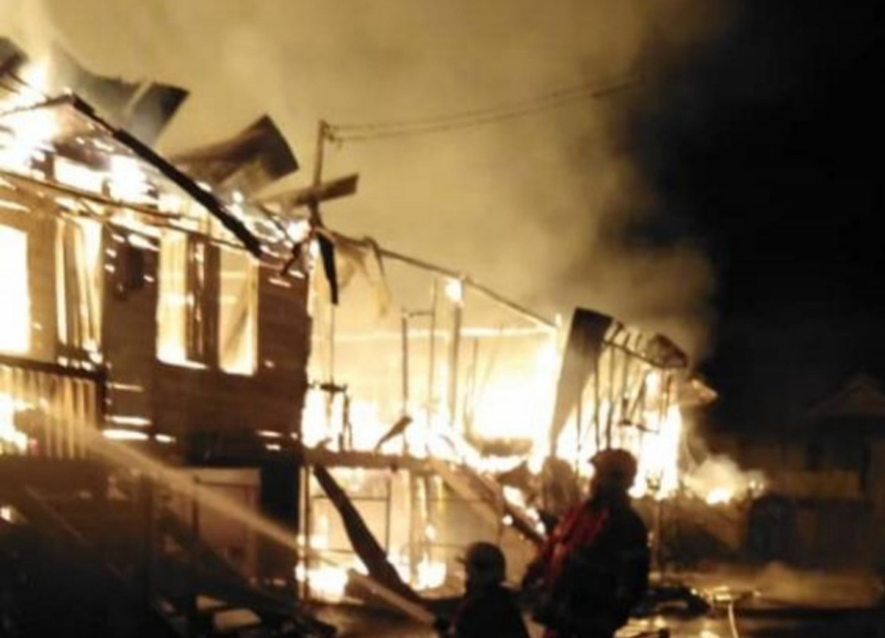 The plight of the victims in Marudi and Sibu, whose homes burned down, have been communicated to welfare authorities. – Sarawak Fire and Rescue Department pic, April 6, 2021