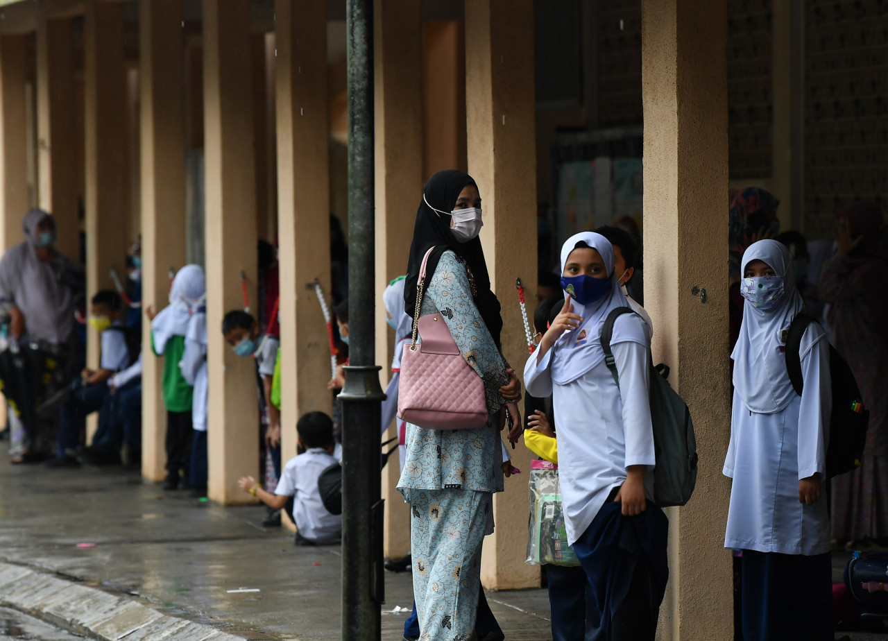Regulating AI in education is important  for responsibly developing AI and ensuring its potential is harnessed to improve society, say the writers. – Bernama pic, August 6, 2023