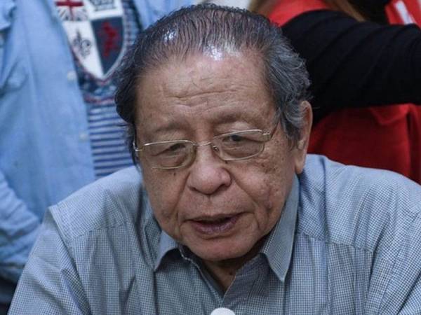 Iskandar Puteri MP Lim Kit Siang says PH must defend its moral high ground in rejecting the Melaka Four. – Bernama pic, October 22, 2021