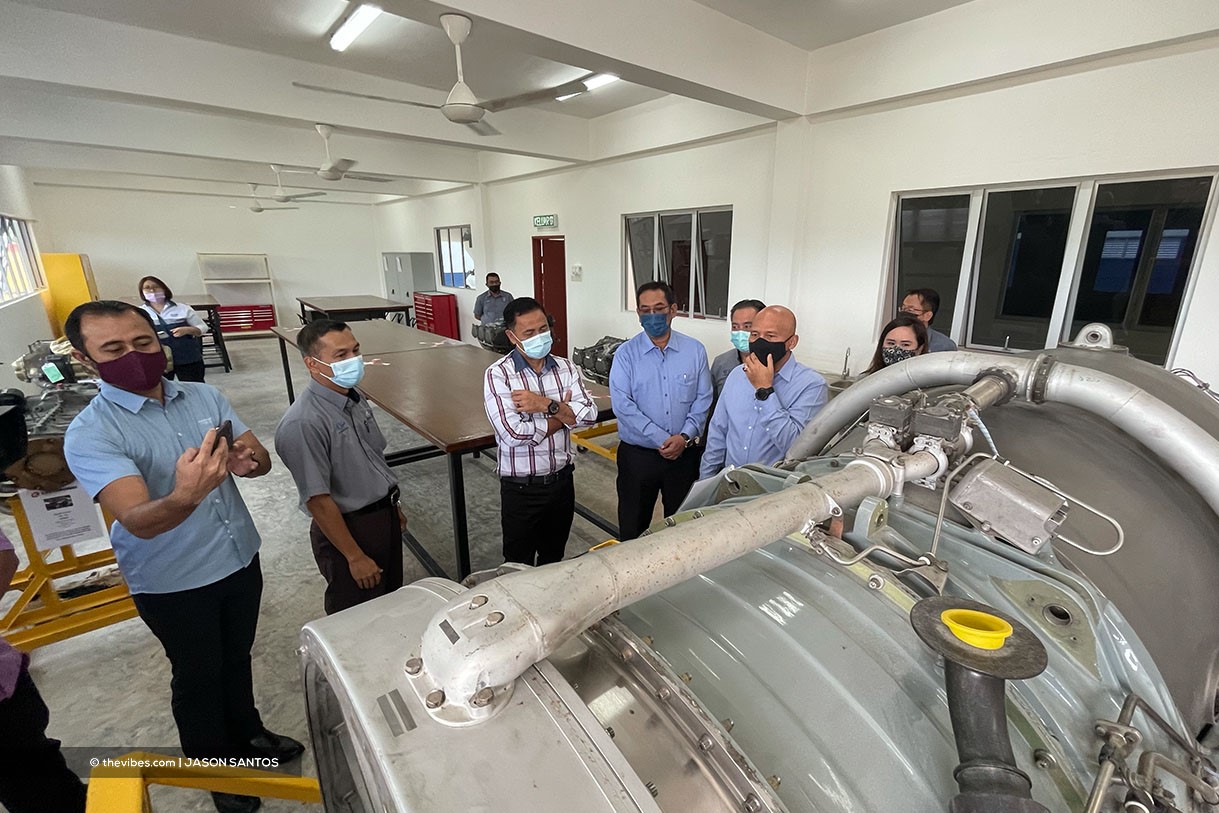 Sabah Science, Technology and Innovation Minister Datuk Yakub Khan (third from left) looks at an aircraft engine during a visit at KKIP Aerospace Training Centre in Kota Kinabalu, Sabah. – JASON SANTOS/The Vibes pic, May 4, 2021