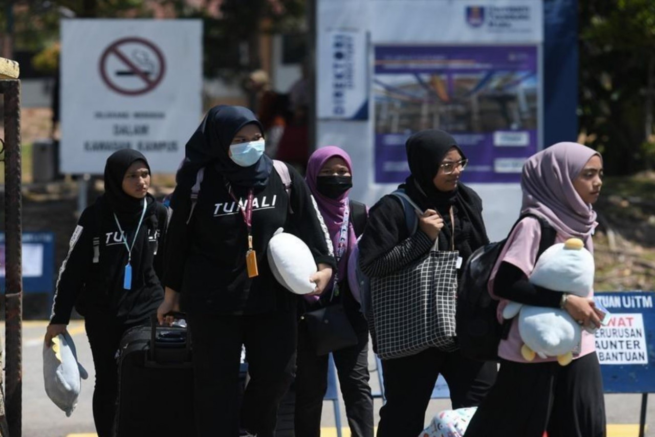 Unless their parents are in politics, the coming new voters aged 18 to 21 will not know anything about politics, and will not see the point of voting, opines Sg Sibuga PBS division chief Kasirin Kamiran. – Bernama pic, October 18, 2022