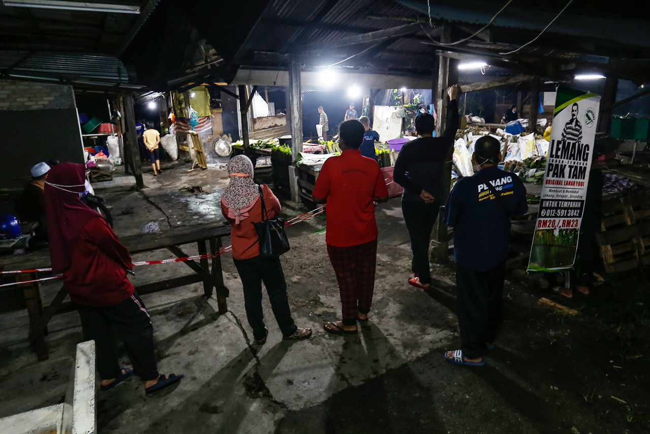Lemang Warisan owner Mohamad Sobberi Harun says although he is prepared for declining sales, he is confident of his loyal customers. – SOFIA NASIR/The Vibes pic, May 13, 2021