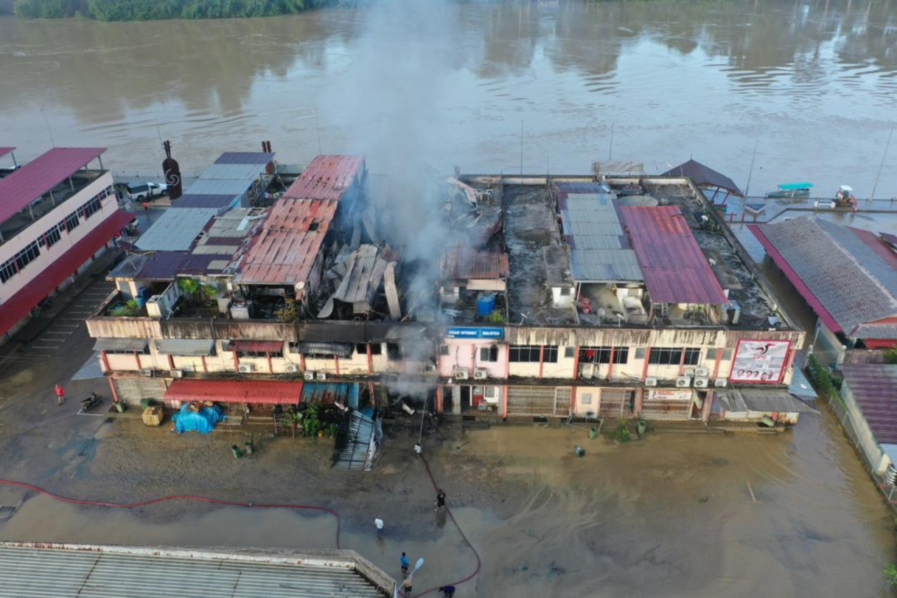 Long Lama town in Baram, covered by floodwaters. Baram People’s Action Committee chairman Philip Jau says there was a fire in several shops in the town last night, but fire and rescue teams could not reach the site as the roads were inundated.– Philip Jau pic, May 22, 2021