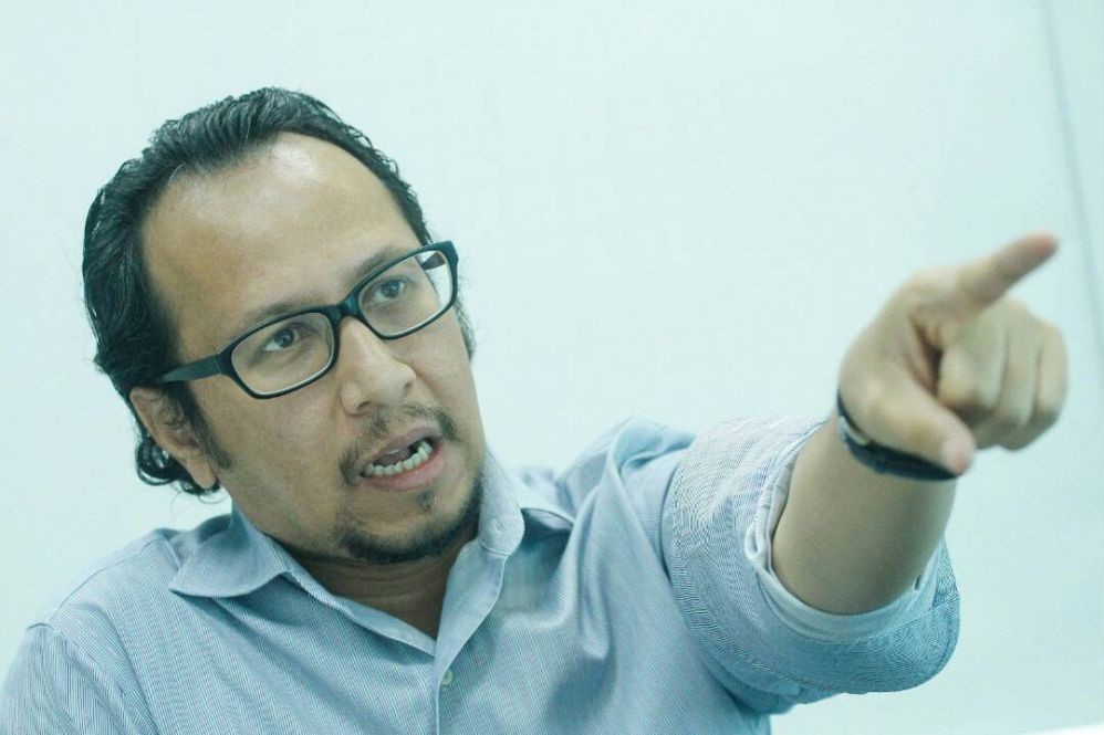 Economist Muhammed Abdul Khalid says banks should reduce their bureaucratic processes to assist those who need loan moratoriums. – Iluminasi pic, June 6, 2021
