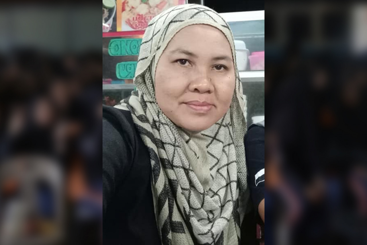 Teacher Zainurah Muhamad (pic) says she is touched by her hearing-impaired student Hanees Daliela Hasbullah’s determination and perseverance in fulfilling her promise to score A+ for Bahasa Melayu. – Zainurah Muhamad Facebook pic, June 13, 2021