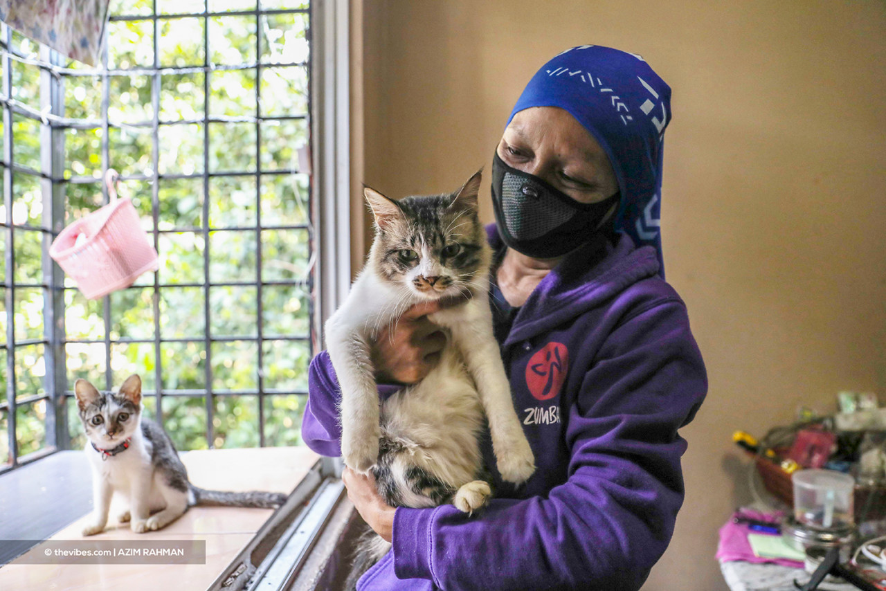 Single mum Nurazura Hamzah says her family have outstanding utility bills, and that she sometimes has to rely on zakat aid to survive. – AZIM RAHMAN/The Vibes pic, June 20, 2021