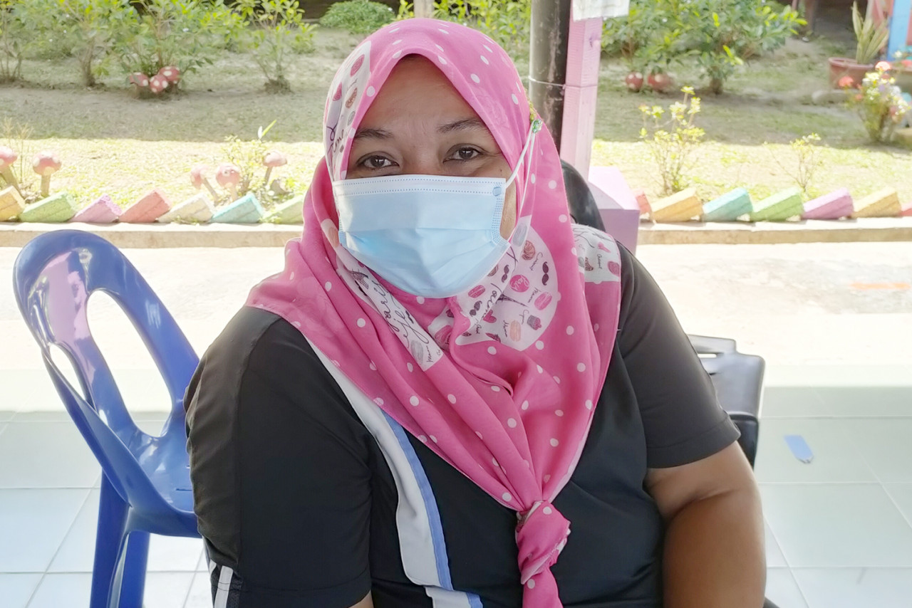 Mujinah Arindar, who believed that she was not at risk of contracting the coronavirus, has since been convinced to register for the jab. – The Vibes pic, June 20, 2021