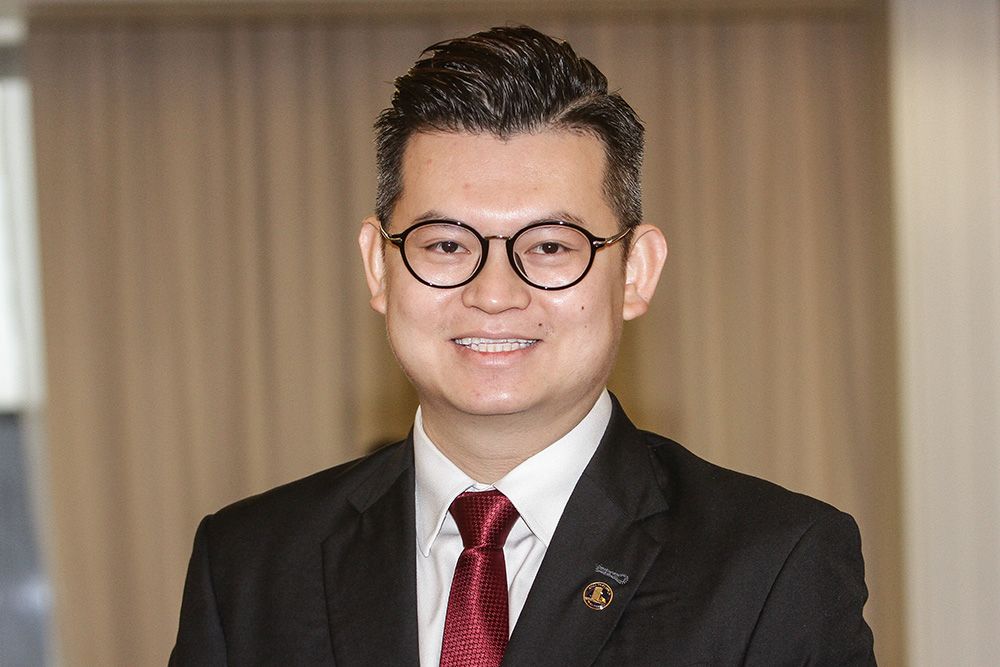 Bandar Kuching MP Dr Kelvin Yii (pic) says Tan Sri Abang Johari Openg’s recent announcements hinted that such projects will only be done if given the mandate in the upcoming Sarawak election. – Bernama pic, December 5, 2021