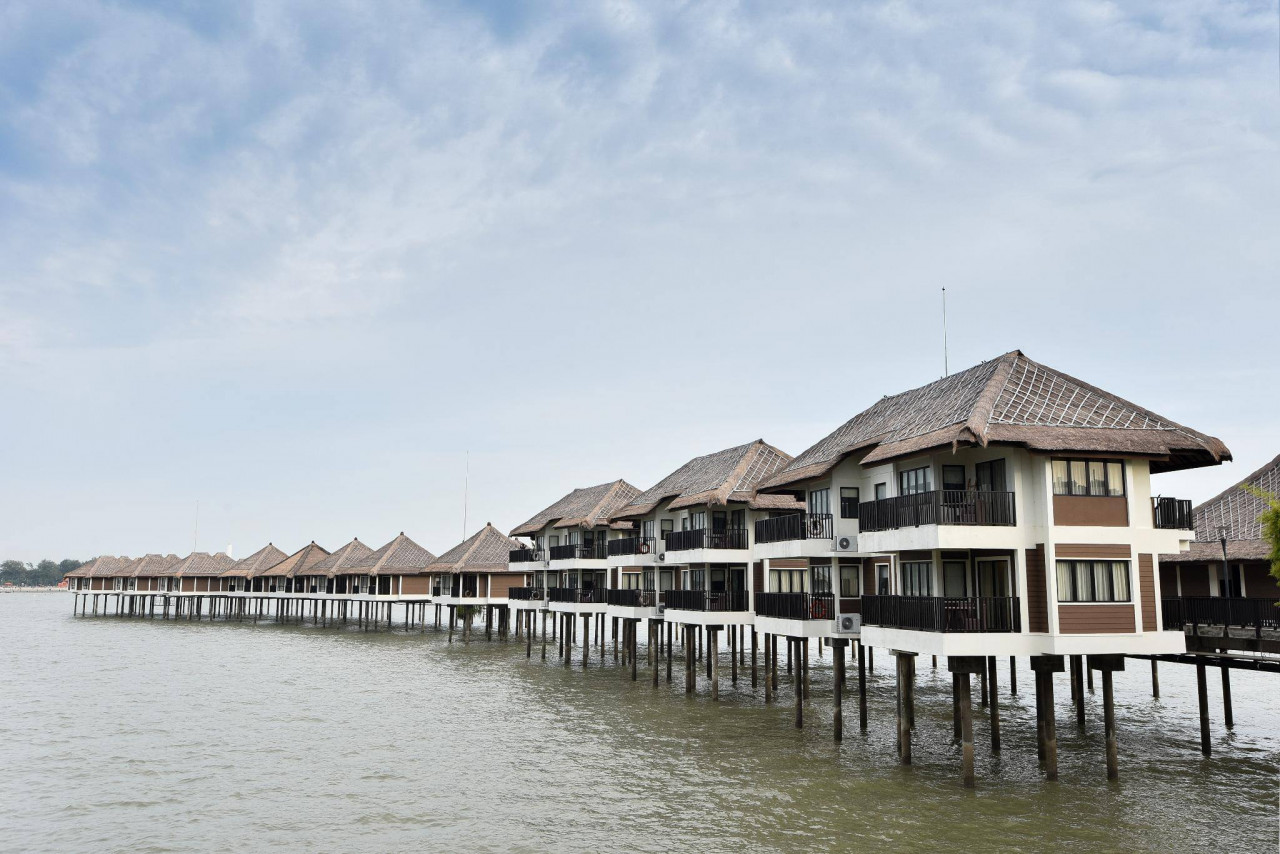The Mah Meri have argued that the opening of the Avani Sepang Goldcoast Resort in 2014 has caused them to be restricted from entering or foraging in certain parts of the coastal area. – Avani Sepang Goldcoast Resort Facebook pic, July 29, 2021
