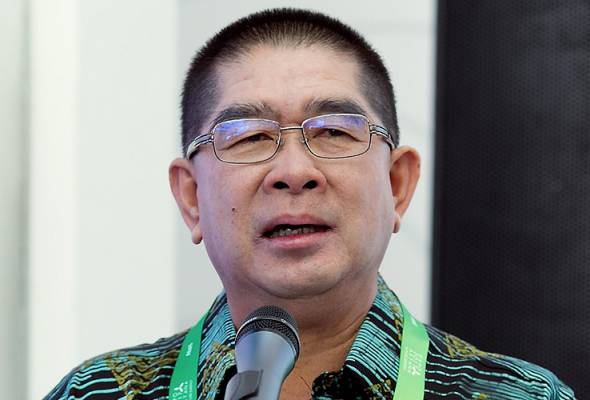 PBS president Datuk Seri Maximus Ongkili says the federal government must ‘recommit’ to the development of Labuan as a regional economic and financial investment hub. – Bernama pic, April 17, 2022