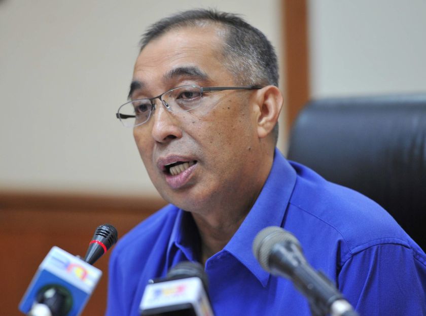 Datuk Seri Salleh Said Keruak (pic) has previously proposed to Sabah Bersatu chief Datuk Seri Hajiji Mohd Noor for Gabungan Rakyat Sabah to be registered. – Bernama pic, December 22, 2021