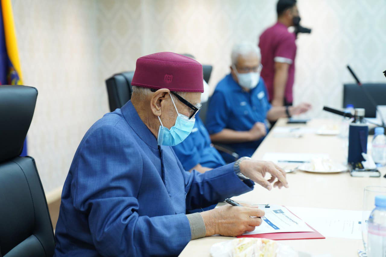 Tan Sri Muhyiddin Yassin says that the meeting was attended by component party chiefs Datuk Seri Abdul Hadi Awang (PAS, in pic), Datuk Seri Jeffrey Kitingan (Sabah Star), Datuk Seri Yong Teck Lee (SAPP), and Gerakan’s Datuk Dominic Lau. – Muhyiddin Yassin Facebook pic, August 22, 2021