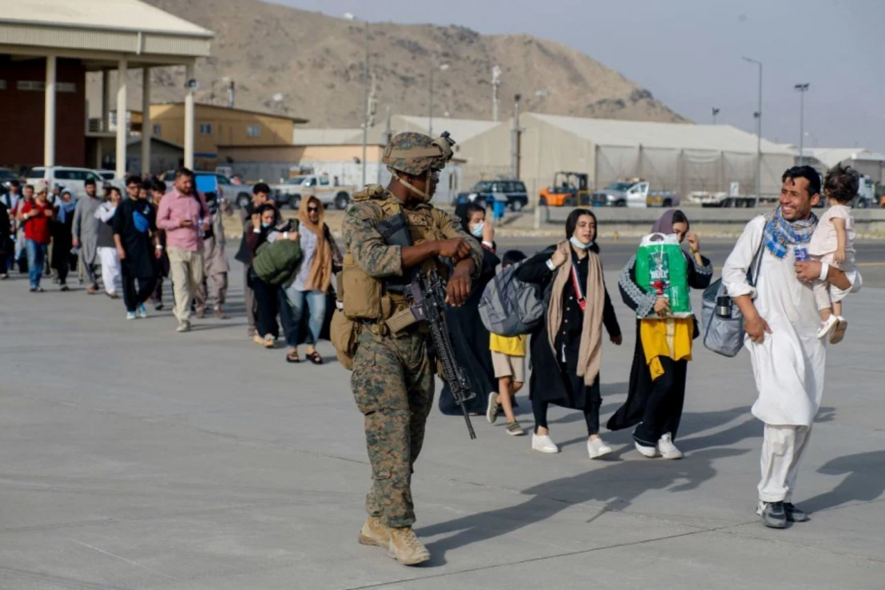 ‘Lucky’ Afghans queue up to board a flight to flee the country, following a Taliban takeover last week. – AFP pic, August 23, 2021