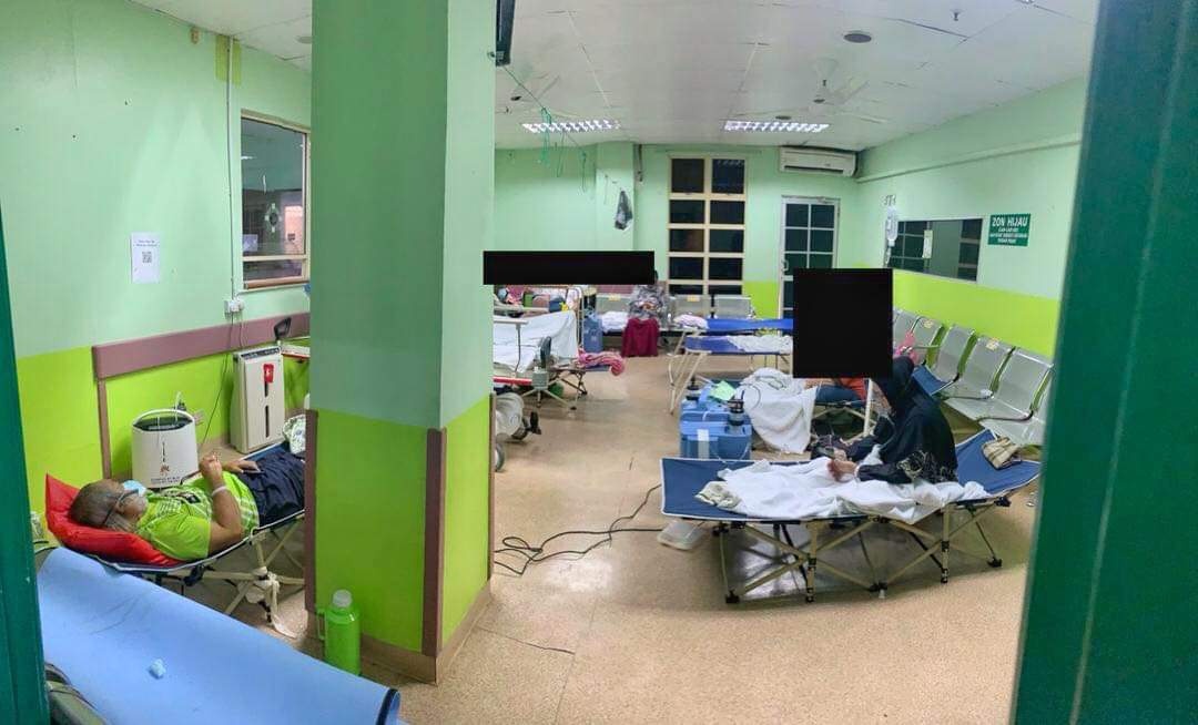 HDOK has set up hospital beds in its surau and began using beds in its women’s ward for Covid-19 patients. – SandakanKini Facebook pic, September 6, 2021