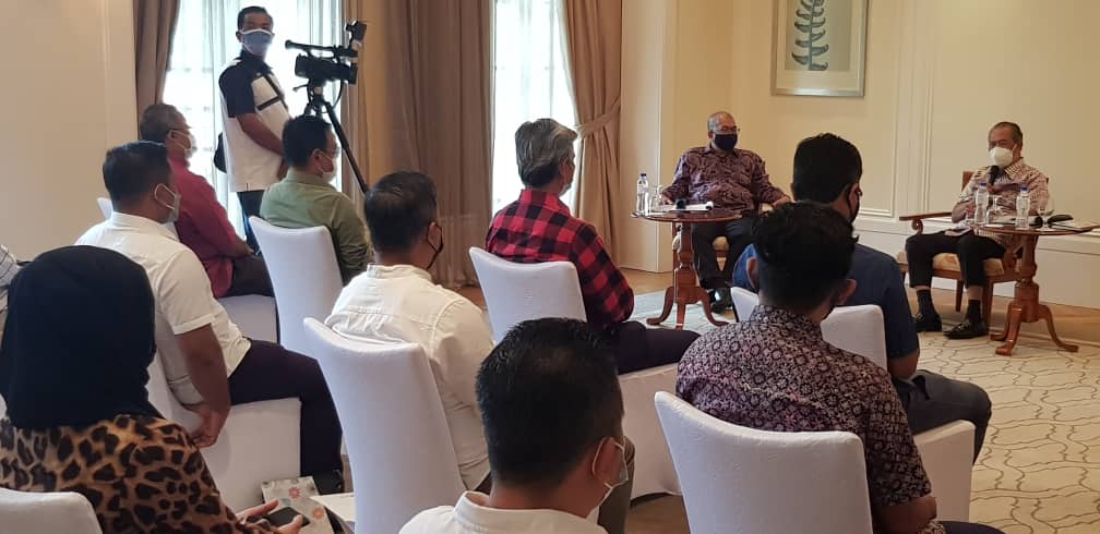National Recovery Council chairman Tan Sri Muhyiddin Yassin (right) at the dialogue session with tourism players recently. – IAN MCINTYRE/The Vibes pic, September 18, 2021