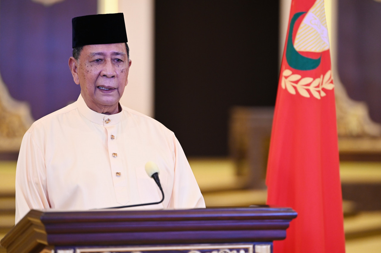 Sultan of Kedah Al Aminul Karim Sultan Sallehuddin Sultan Badlishah says government-linked companies will not be viable and sustainable if they only depend on projects courtesy of the state government. – @bernamadotcom Twitter pic, September 20, 2021