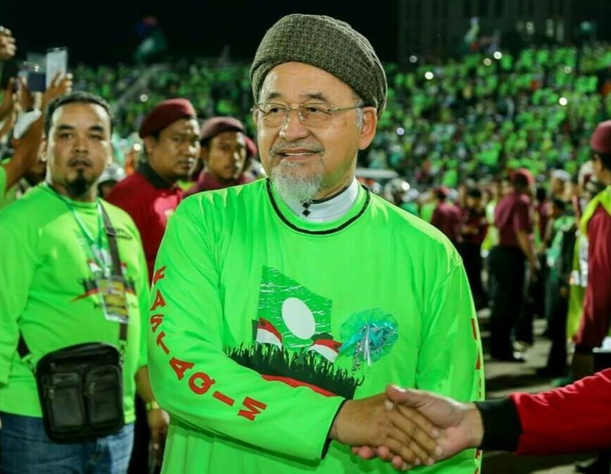 PAS Syura Council member Datuk Mahfodz Mohamed says the party can be the middleman between Umno and Bersatu during seat negotiations as it has a relationship with both, and need them. – Dato Mahfodz Mohamed Facebook pic, October 2, 2021