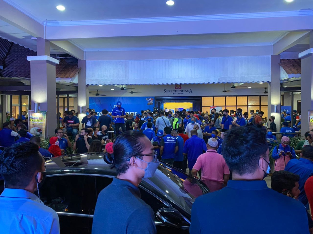 Barisan Nasional election machinery in high spirits at the coalition’s command centre in Melaka. – ISABELLE LEONG/The Vibes pic, November 20, 2021
