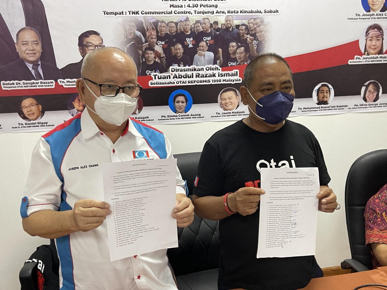 Sabah PKR Keningau division chief Datuk Dr Sangkar Rasam (right) notes a leadership change in the party is needed to strengthen the state chapter in facing the forthcoming 15th general election. – The Vibes file pic, December 19, 2021