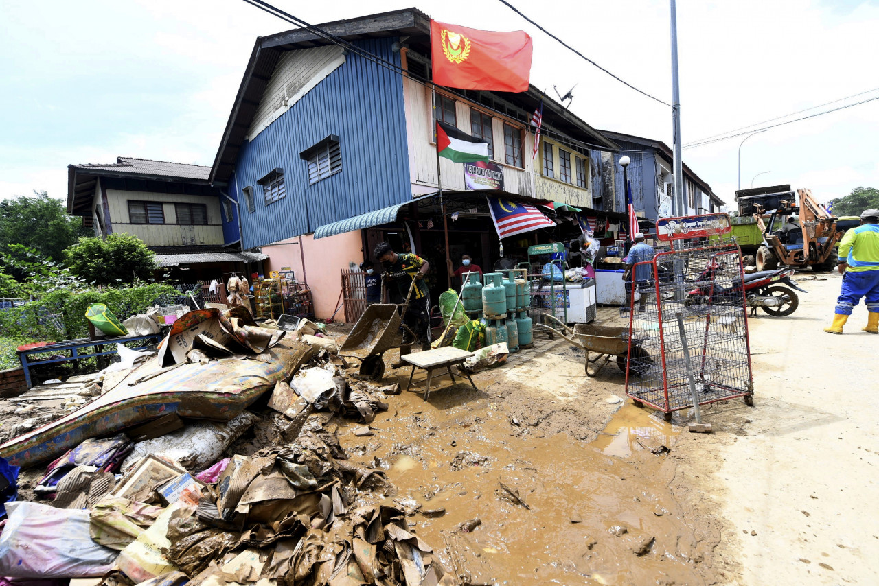 Large parts of Yan and Kuala Muda near the mountain were hit by floods as heavy rains lashed the region on Wednesday. – Bernama pic, August 22, 2021