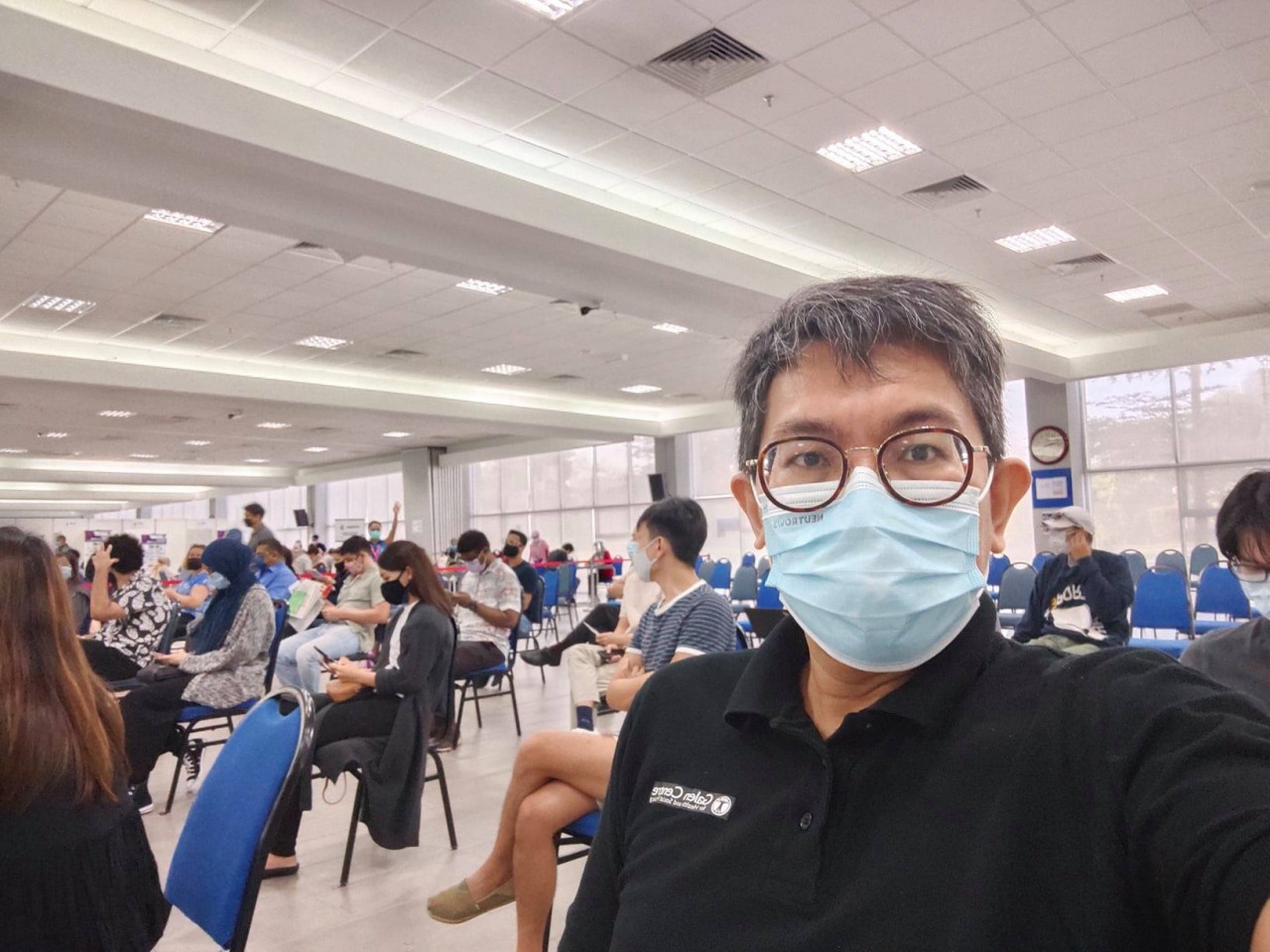 Temporarily suspending umrah activity is wise, but even stricter measures are needed to protect the community from the Omicron variant, including by administering additional booster shots for Sinovac recipients, says The Galen Centre for Health and Social Policy chief executive officer Azrul Mohd Khalib. – Azrul Mohd Khalib Facebook pic, January 5, 2022