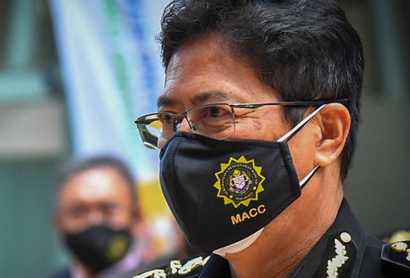 Following the Parliamentary Special Committee on Corruption meeting on the allegations against Tan Sri Azam Baki (pic), Tan Sri Rais Yatim says the findings will be presented to the Dewan Negara’s Special Committee Governance, Integrity and Anti-Corruption for another round of scrutiny. – Bernama pic, January 8, 2022