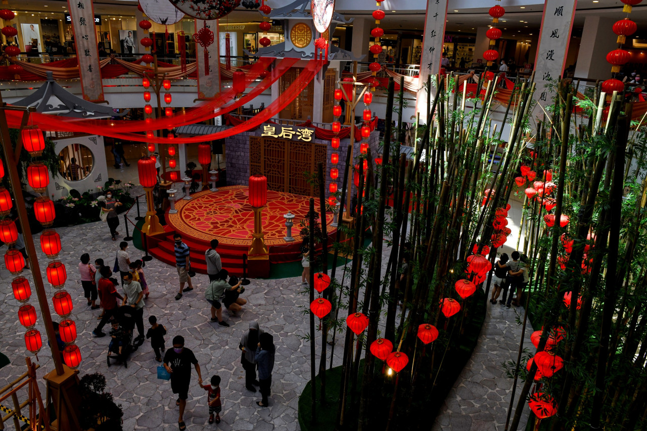 Consultant paediatrician Datuk Dr Amar-Singh HSS says the government must improve indoor ventilation to further minimise the risk of Covid-19 transmission, especially in high traffic areas such as workplaces, schools and shopping malls. – Bernama pic, April 30, 2022