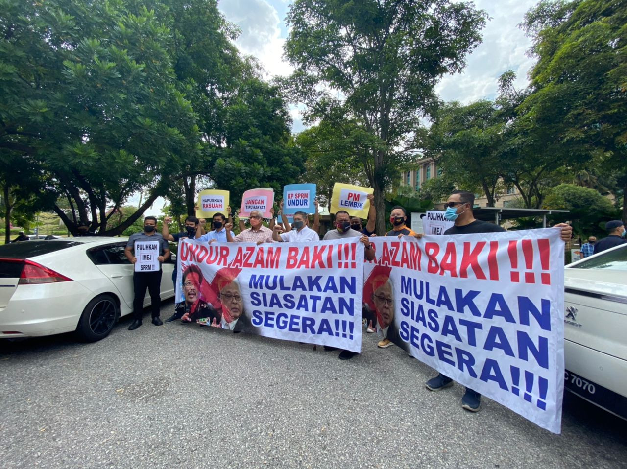 Amanah deputy president Datuk Seri Salahuddin Ayub is calling for a special Parliament sitting to be held immediately to discuss and debate the controversy as the parliamentary select committee alone is not enough to handle issues of such magnitude. – ISABELLE LEONG/The Vibes pic, January 17, 2022