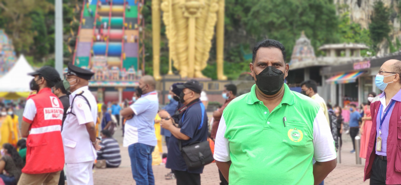 Suresh Murugesu, national commissioner of the Malaysian Indian Ambulance Volunteer Service, says the group has been providing free medical assistance to Hindu devotees performing their vows at Batu Caves for three decades. – ARJUN MOHANAKRISHNAN/The Vibes pic, January 18, 2022