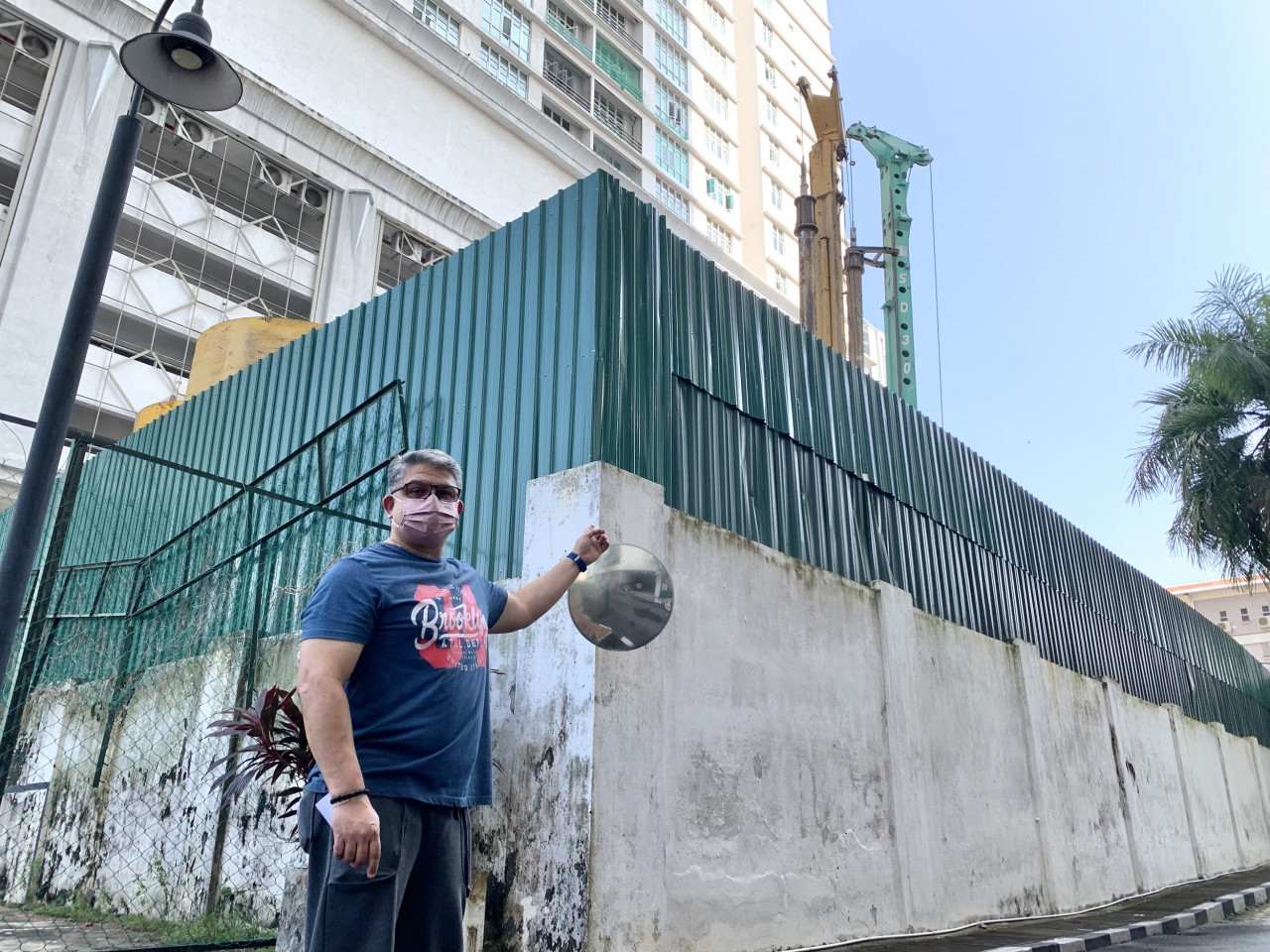 Villa Scott resident Dr Eratha Krishnan shows The Vibes around near the sealed-off construction site. – AMAR SHAH MOHSEN/The Vibes pic, January 29, 2022