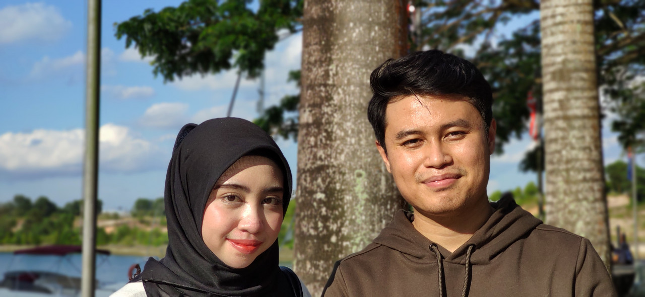 24-year-old Dinie Farhan and Elya Ashiqin say that they welcomed the additional alternative parties in the polls. – ARJUN MOHANAKRISHNAN/The Vibes pic, February 22, 2022