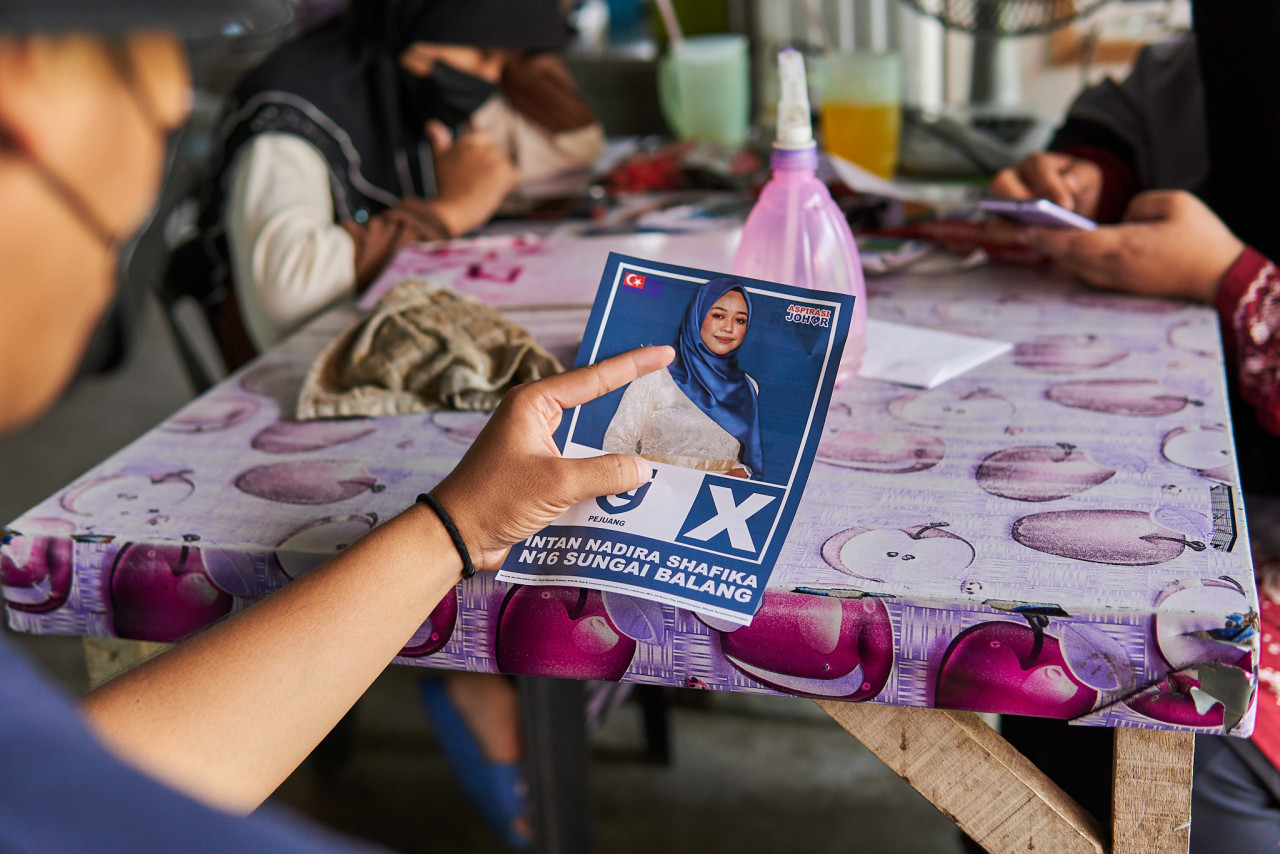 Intan Nadira Shafika Mustafa Kamal says today’s youth are being exposed to the outside world and local news through their use of social media, making them more informed than what most people give them credit for. – EMMANUEL SANTA MARIA CHIN/The Vibes pic, March 1, 2022