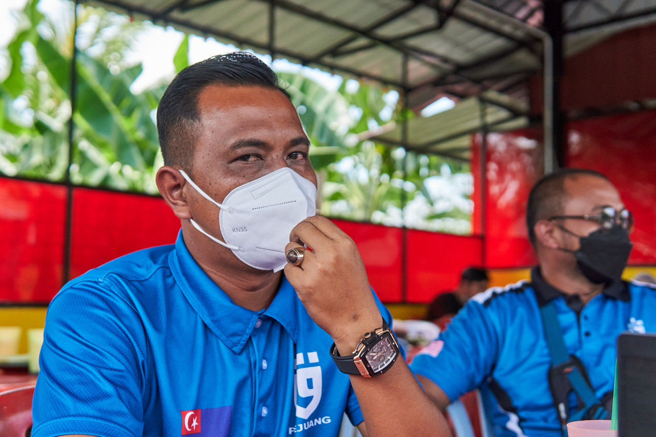 Born and bred in Muar himself, Riad Ahmad says he sees a large chunk of today’s youth as being disinterested in local politics. – EMMANUEL SANTA MARIA CHIN/The Vibes pic, March 1, 2022