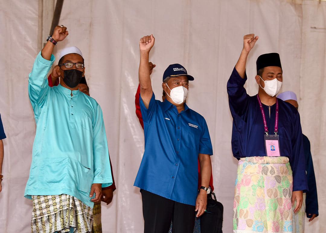 Datuk Seri Mohamed Azmin Ali says that only through the debate session, the people would know that the PN government led by Tan Sri Muhyiddin Yassin (centre) was the actual saviour of Felda and its settlers. – Muhyiddin Yassin Facebook pic, March 6, 2022