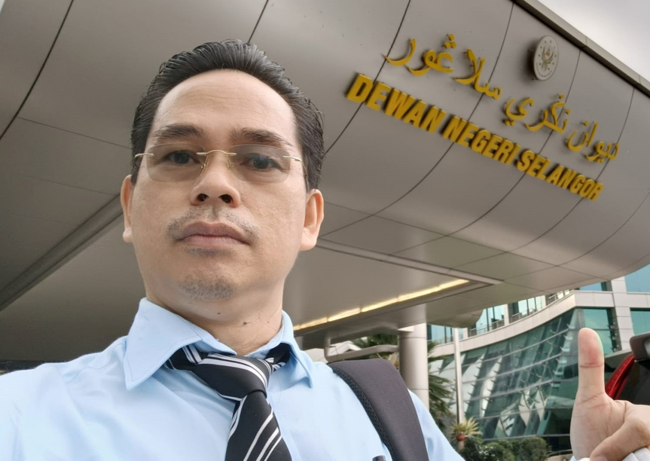 Sarawak PKR deputy chair Abun Sui Anyit (pic) wants to know if the contractors for the abandoned and failed projects in the state are linked to any politicians. – Abun Sui Anyit Facebook pic, September 3, 2022