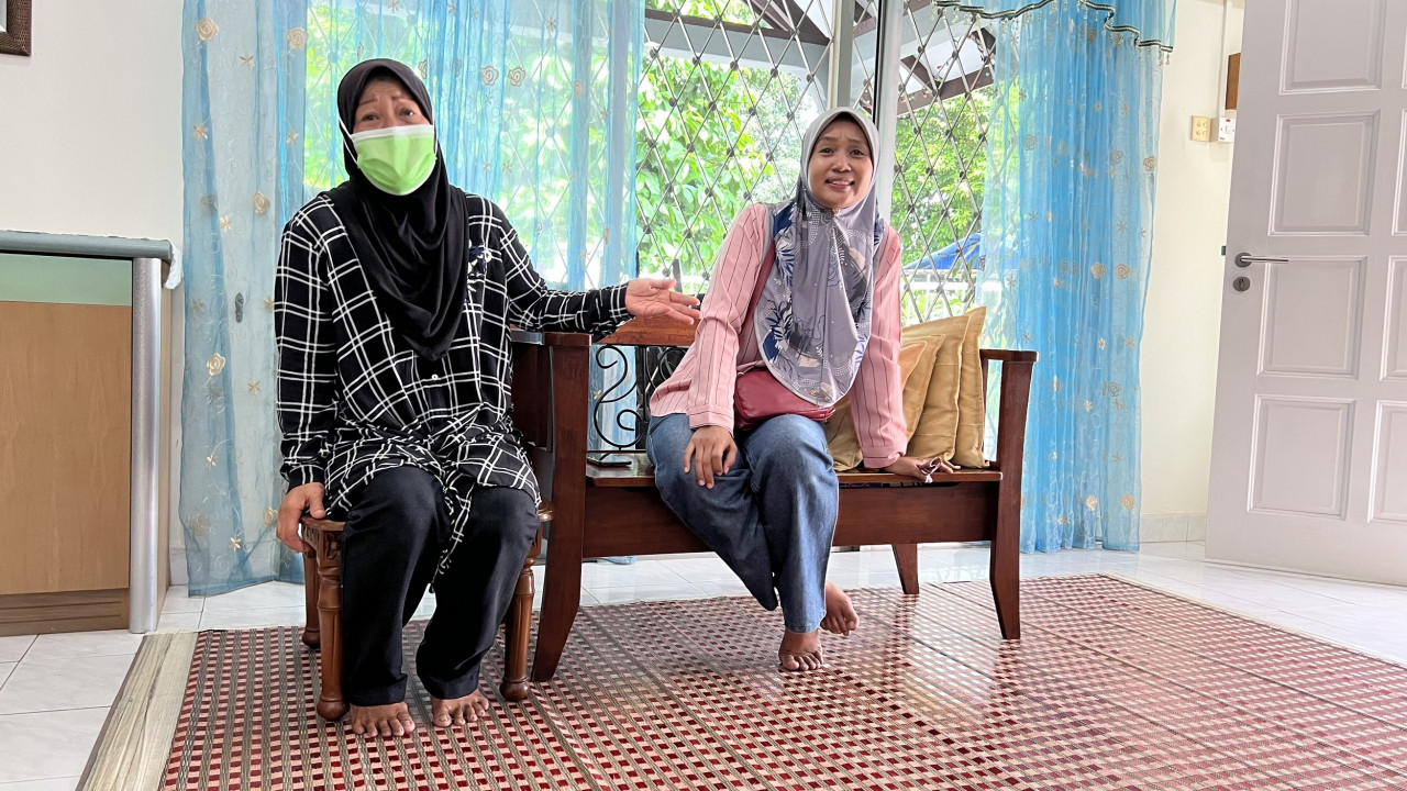 Besides her children’s wellbeing, lifelong resident Aida, 40 (right) also fears that high-rise buildings may not suit her ageing parents who are accustomed to living on landed property. – LANCELOT THESEIRA/The Vibes pic, April 18, 2022