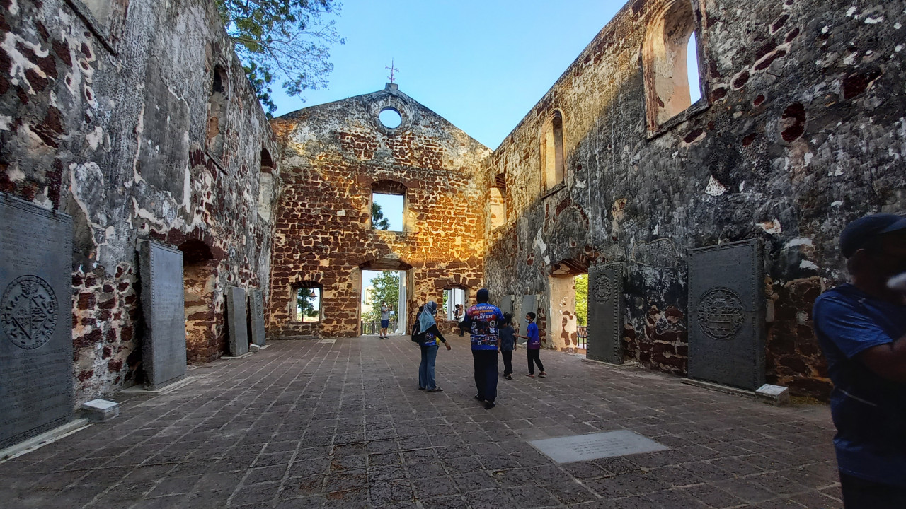 Inside what remains of St Paul’s Church on the summit of St Paul’s Hill. Built in 1521, it is the oldest church structure in Southeast Asia. It was badly damaged after the Dutch conquered Melaka from Portuguese hands in 1641. – HIMANSHU BHATT/The Vibes pic, April 17, 2022