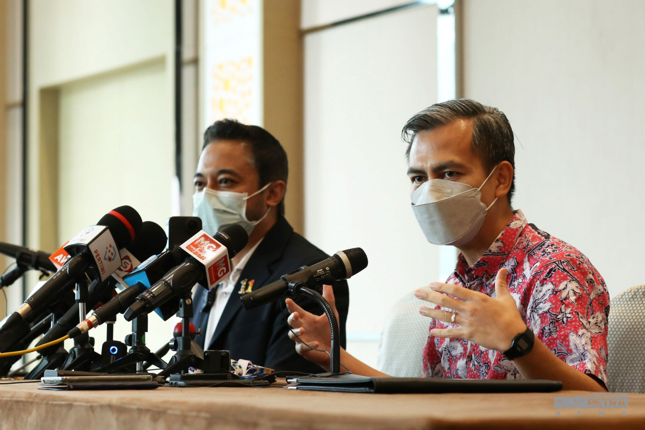 The event’s coordinators, PKR communications director Fahmi Fadzil and Barisan Nasional information chief Isham Jalil confirmed that the debate would be taking place in a joint statement today. – NOOREEZA HASHIM/The Vibes pic, April 17, 2022