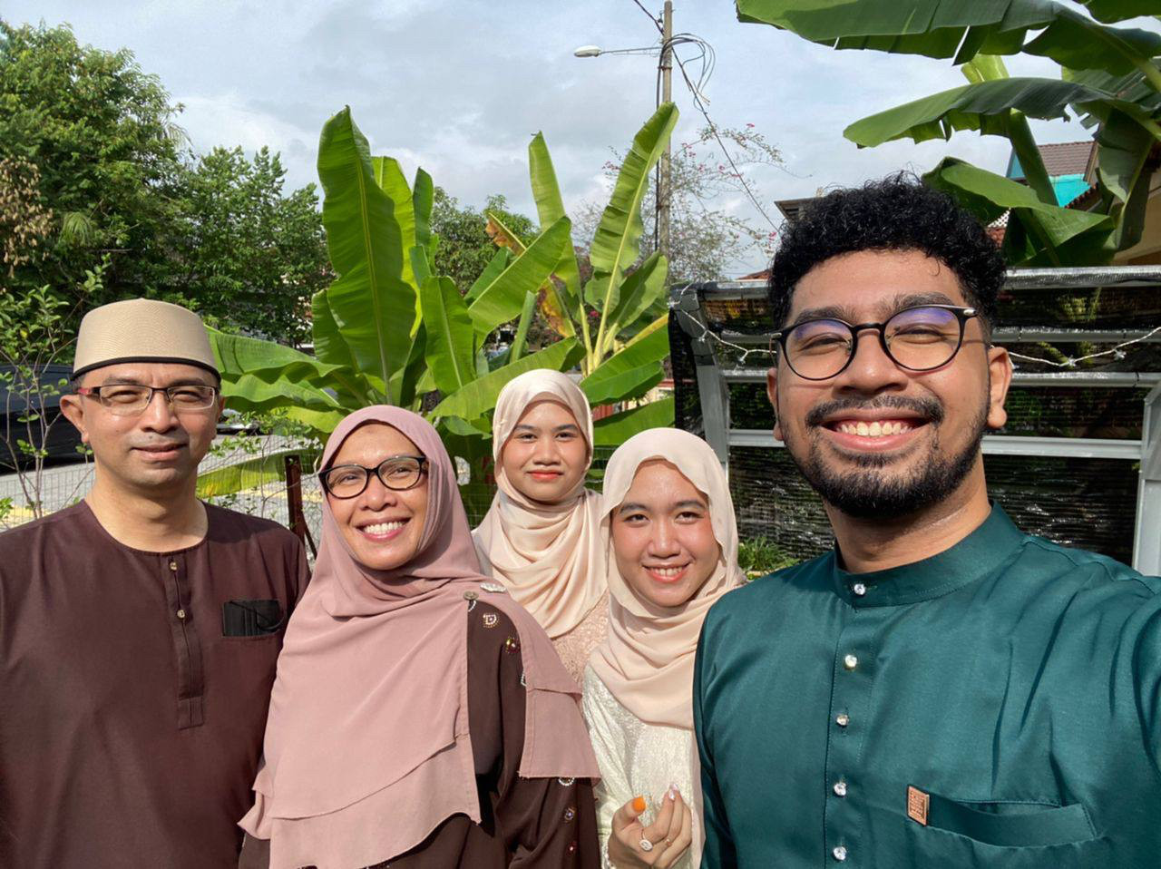 Arif Nuqman Khairol Anuar (right) says that although his mother was in the kitchen until the wee hours of the morning preparing festive dishes, his family did not get to indulge in the food as they were more focused on taking pictures. – Pic courtesy of Arif Nuqman Khairol Anuar, May 3, 2022