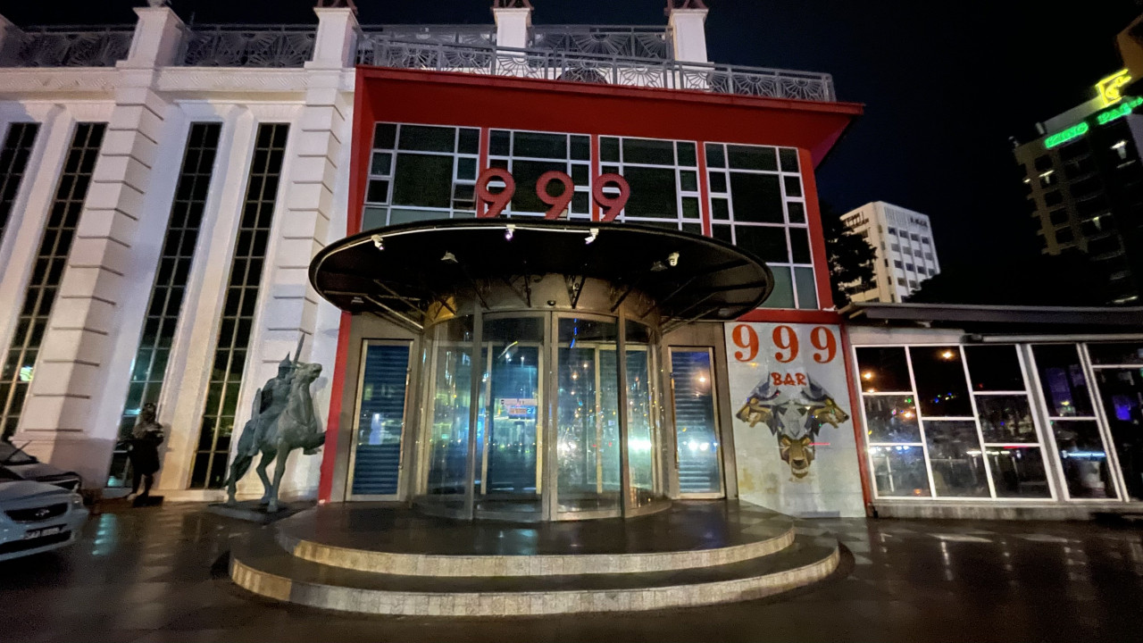 The 999 club in Kota Kinabalu, once a bustling nightspot, now abandoned due to the pandemic. – JASON SANTOS/The Vibes pic, May 16, 2022