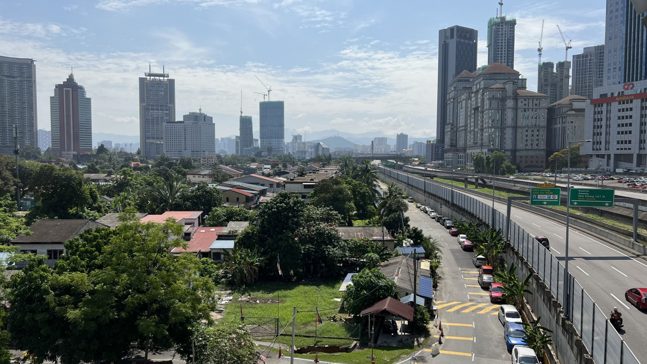 Kg Sg Baru as seen from the Saloma Link. To the right are the Petronas Twin Towers. – LANCELOT THESEIRA/The Vibes pic, May 16, 2022
