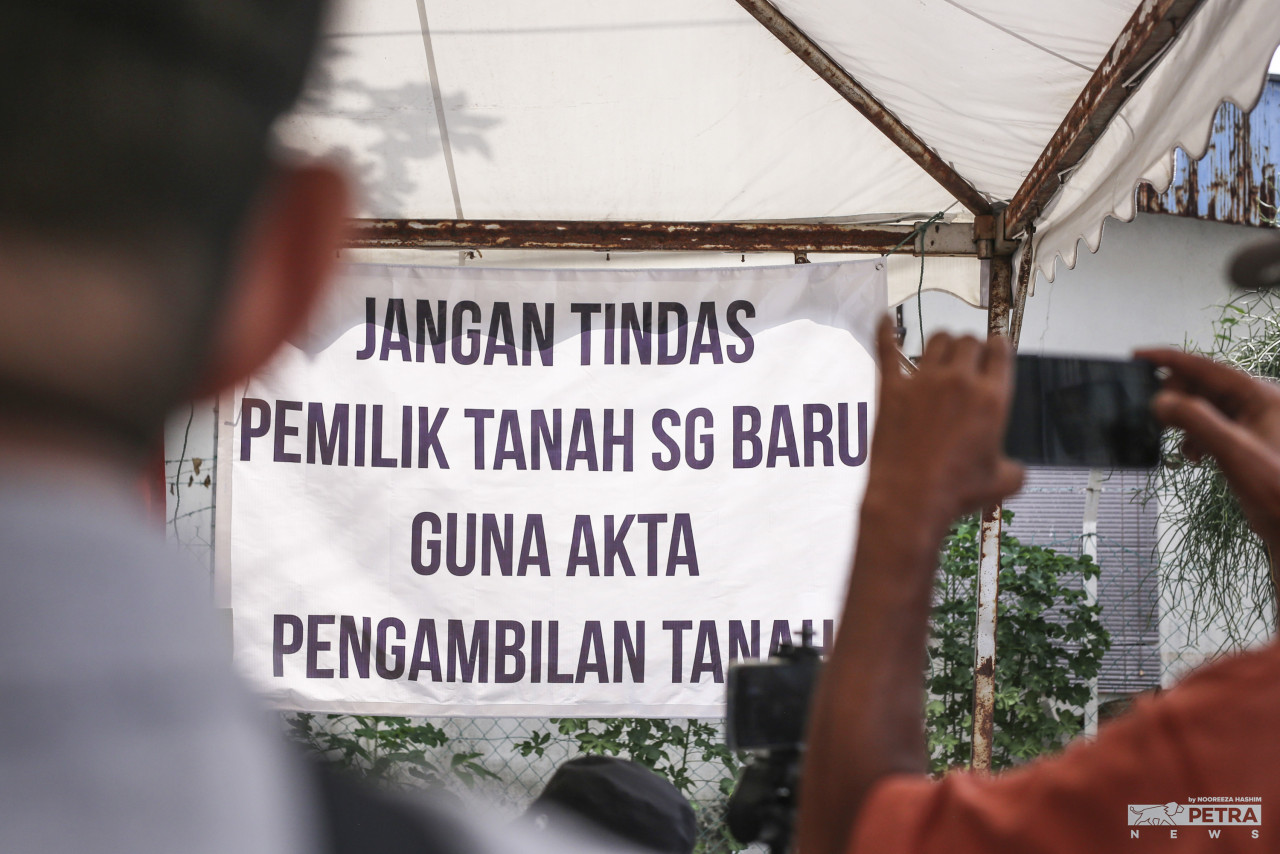 A banner made by residents of Kg Sg Baru protesting the use of the Land Acquisition Act 1960 to acquire their land. – The Vibes file pic, May 16, 2022
