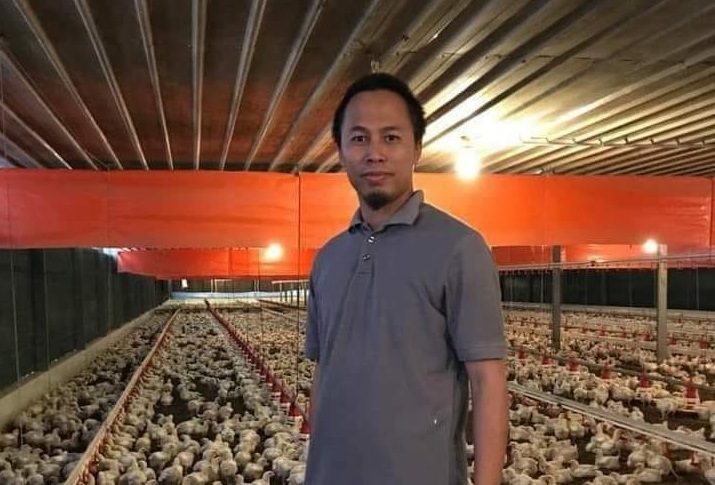 Yani Hardinata Hairuddin notes that bran must be produced accurately so that the chickens receive sufficient nutrients and can efficiently grow to the maximum within a stipulated period. – Otai Facebook pic, May 23, 2022