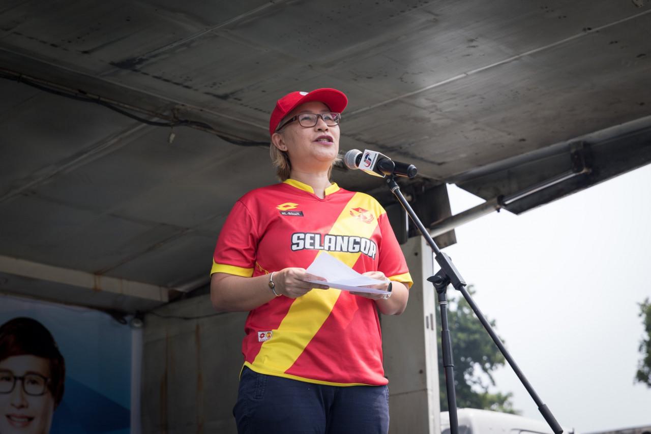 Bukit Lanjan assemblyman Elizabeth Wong backs proposals to allocate 30% of PKR’s central leadership council posts to women, drawing comparison to the recent DAP polls that saw the party being the first in the country to reserve spots for women in its leadership roles. – Elizabeth Wong Facebook pic, June 11, 2022